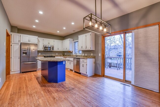 7123 Yorktown Ln N in Maple Grove, MN - Building Photo - Building Photo