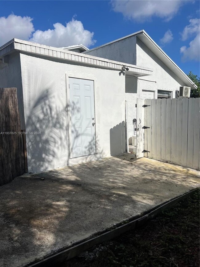 655 NW 2nd St in Florida City, FL - Building Photo - Building Photo