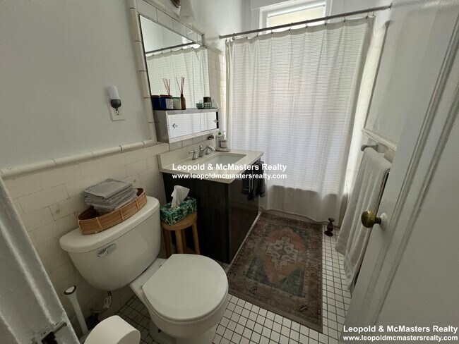 80 Winchester St, Unit 80 Winchester street 2 in Brookline, MA - Building Photo - Building Photo