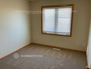 3075 Bobcat Trail NW in Prior Lake, MN - Foto de edificio - Building Photo