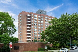 The Briar Cliff Apartments in Bronx, NY - Building Photo