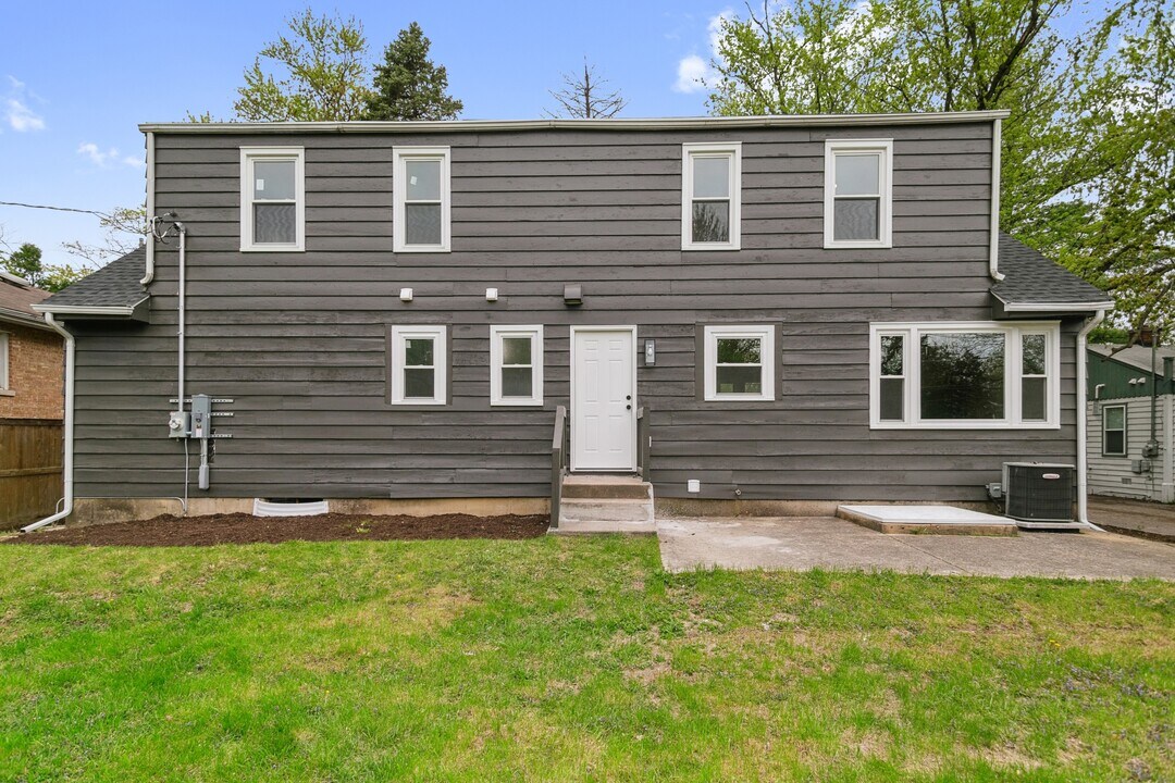 4737 Belmont Rd in Downers Grove, IL - Building Photo