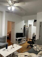 5 Cleveland Pl, Unit 8 in Boston, MA - Foto de edificio - Building Photo
