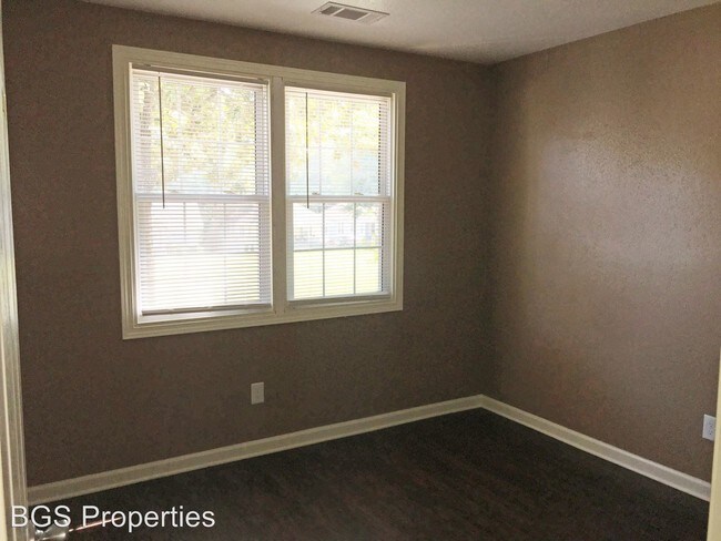 529 N Sampson Ave in Dyersburg, TN - Building Photo - Building Photo
