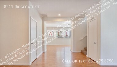 8211 Ridgegate Ct in Bakersfield, CA - Building Photo - Building Photo