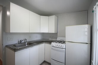 5131 W Girard Ave, Unit B in Philadelphia, PA - Building Photo - Building Photo