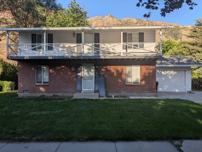 property at 880 Medoland Dr