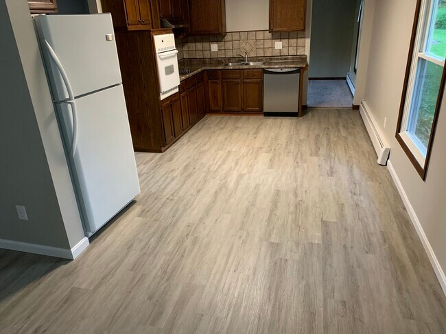 12208 Shiloh Dr in Chesterland, OH - Building Photo - Building Photo