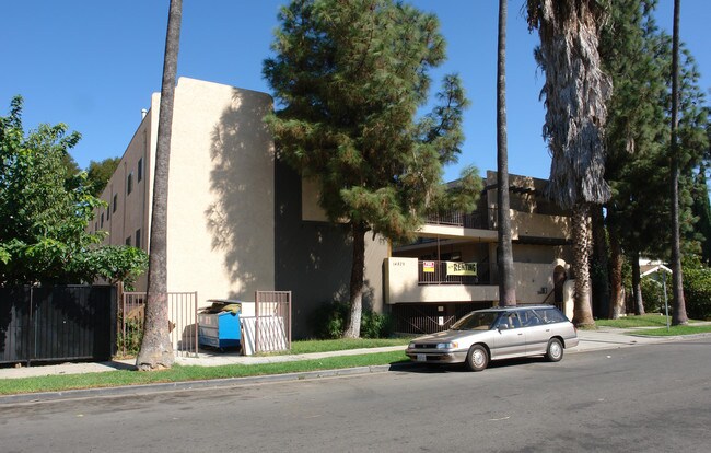 14825 Erwin St in Van Nuys, CA - Building Photo - Building Photo