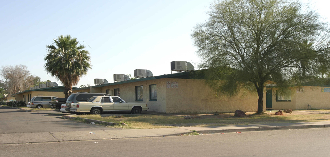 Casa Loma Apartments in Phoenix, AZ - Building Photo