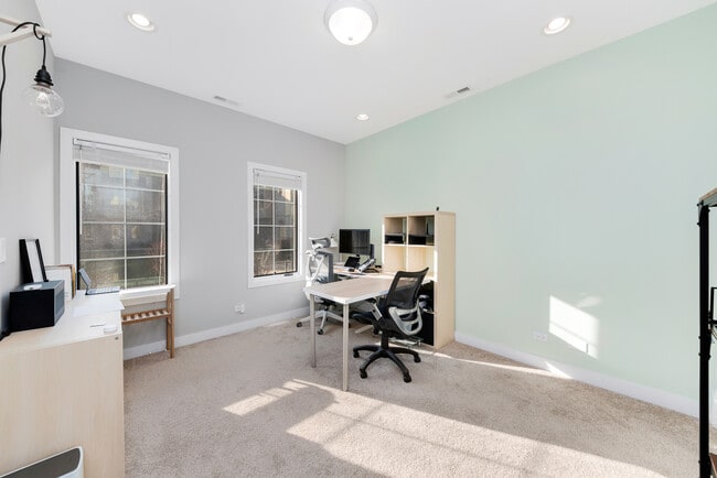 1025 Walnut Wy in Oak Park, IL - Building Photo - Building Photo