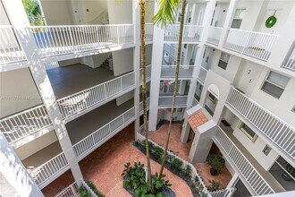 10750 NW 66th St in Doral, FL - Building Photo - Building Photo
