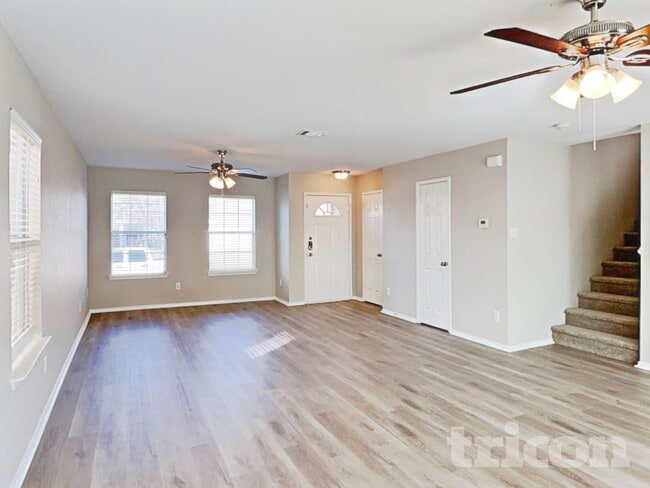 156 Jefferson Dr in Venus, TX - Foto de edificio - Building Photo