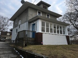 1352 Sprague St in Akron, OH - Building Photo