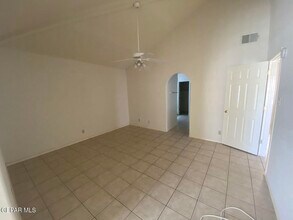 12601 Meadow Gate Dr in El Paso, TX - Building Photo - Building Photo