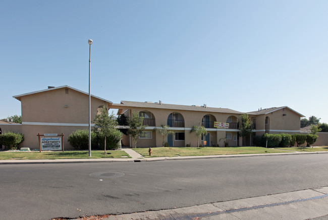 HAZELWOOD APARTMENTS in Lemoore, CA - Foto de edificio - Building Photo