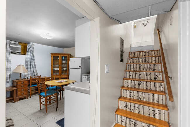 56 Hobson St, Unit 1 in Boston, MA - Foto de edificio - Building Photo