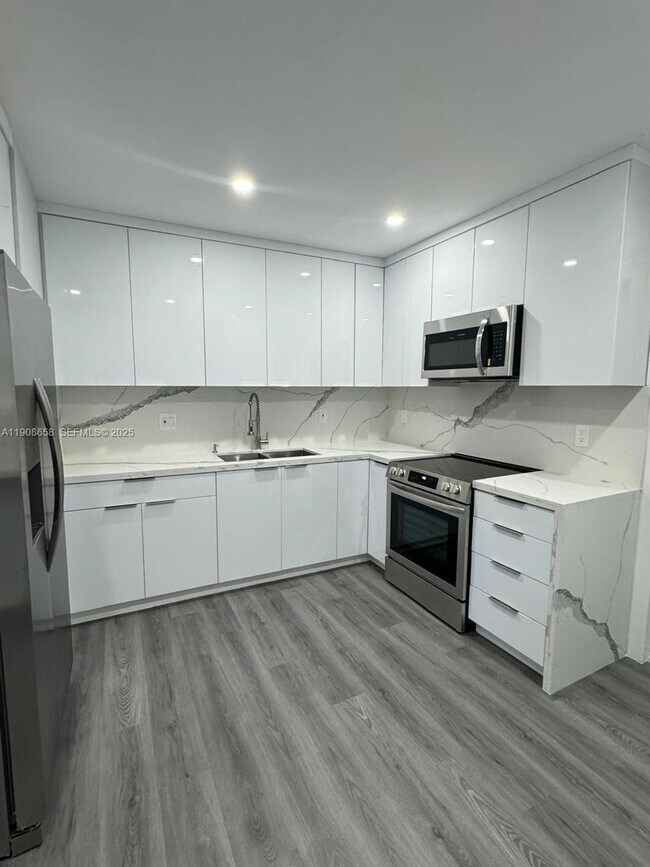 1230 NW 70th St in Miami, FL - Building Photo - Building Photo