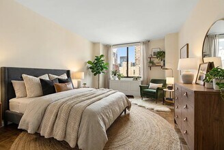 245 E 44th St, Unit 26A in New York, NY - Building Photo - Building Photo