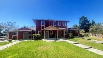 1492-1498 Rohnerville Rd in Fortuna, CA - Building Photo