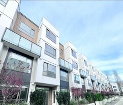 6338 King George Blvd in Surrey, BC - Building Photo