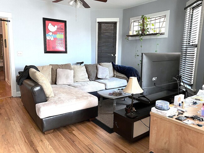 3926 W Byron St in Chicago, IL - Building Photo - Building Photo