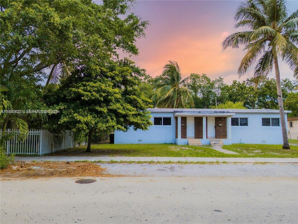 535 NE 133rd St in North Miami, FL - Building Photo