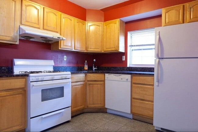 30-47-47 82nd St in Queens, NY - Building Photo - Building Photo