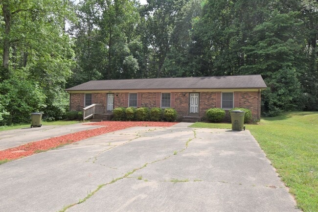 224 Pinecrest Dr in Lexington, NC - Building Photo - Building Photo