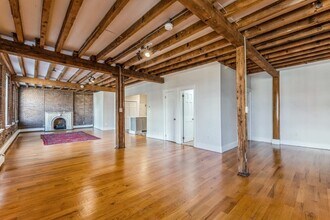 192 Christopher Columbus Dr in Jersey City, NJ - Building Photo - Building Photo