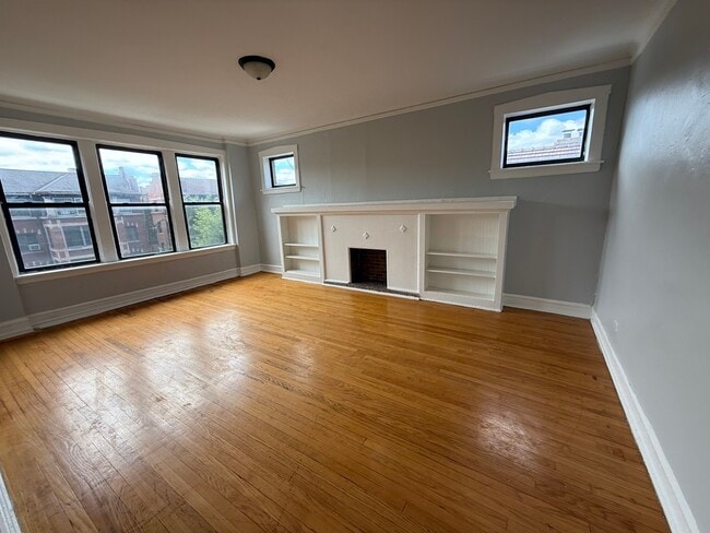 1020 E Hyde Park Blvd in Chicago, IL - Building Photo - Building Photo
