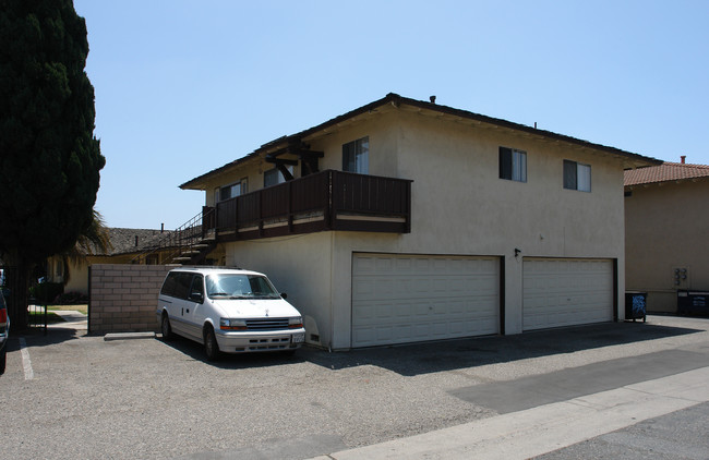 16691 Bartlett Ln in Huntington Beach, CA - Building Photo - Building Photo