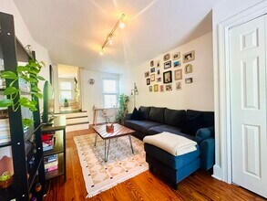 235 Montgomery St in Jersey City, NJ - Building Photo - Building Photo