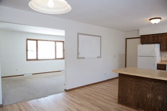 965 Sherman Rd in Hudson, WI - Building Photo - Building Photo