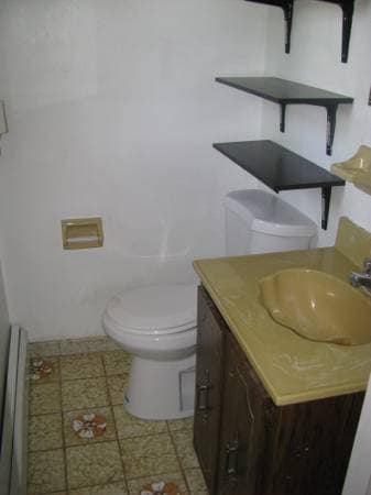 73 Sherman St, Unit 1st Floor-Basement-Garage in Lynbrook, NY - Foto de edificio - Building Photo