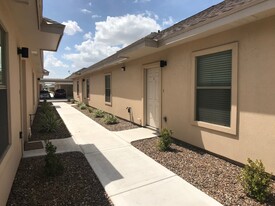 401 Newport Ave in Edinburg, TX - Building Photo