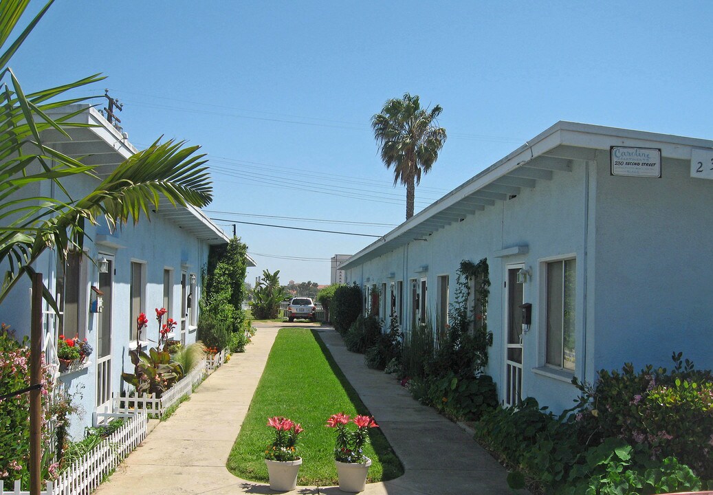 The Caroline in Huntington Beach, CA - Foto de edificio