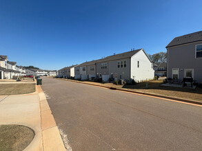 Room in Townhome on Abbots Ml Dr in Raleigh, NC - Building Photo - Building Photo