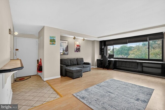 property at 1021 Arlington Blvd