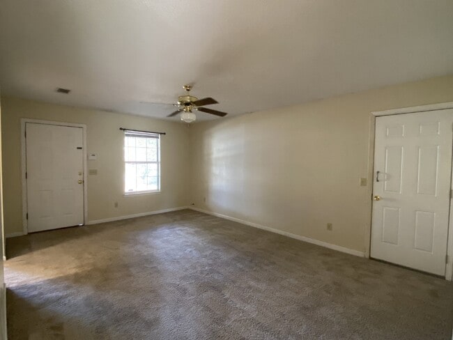 1442 Firefinder Ln in Hinesville, GA - Building Photo - Building Photo