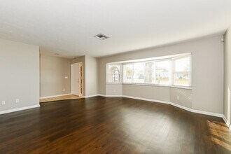 2261 SE 28th St in Cape Coral, FL - Building Photo - Building Photo