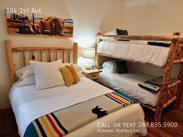 104 1st Ave in West Glacier, MT - Building Photo