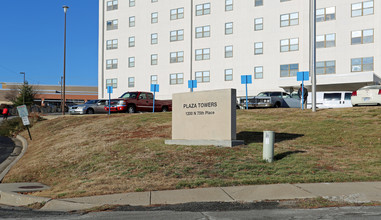 Plaza Towers in Kansas City, KS - Foto de edificio - Building Photo