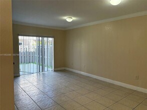 8771 NW 106th Ln in Hialeah, FL - Building Photo - Building Photo
