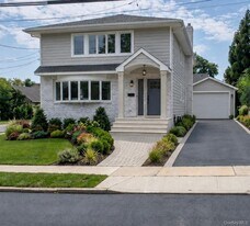 90 Madison Ave in Westbury, NY - Building Photo