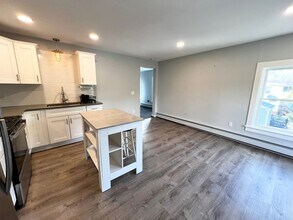 359 S Main St in Middletown, CT - Building Photo - Building Photo