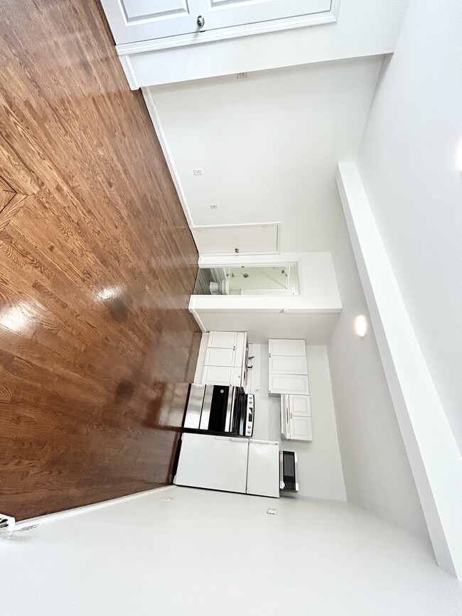 269 Bolton St, Unit 2 in Boston, MA - Building Photo - Building Photo