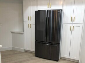 1412 N Crescent Heights Blvd, Unit 203 in West Hollywood, CA - Foto de edificio - Building Photo