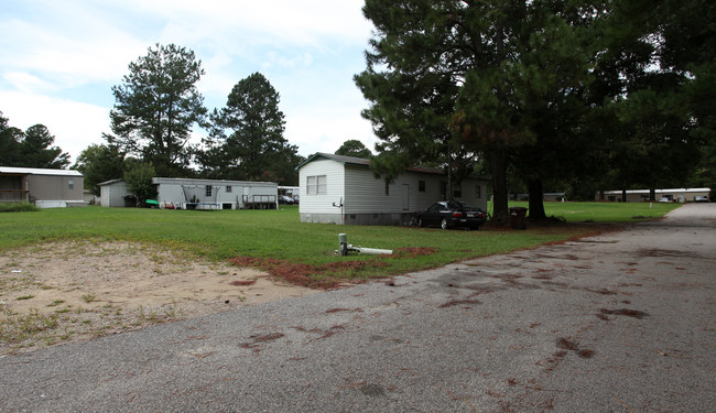 Country Squire Mobile Home Park in Zebulon, NC - Building Photo - Building Photo