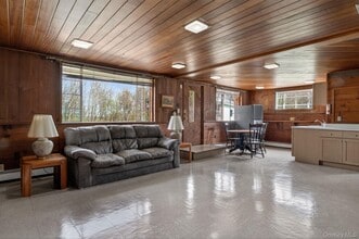 353 Candlestick Hill Rd in Newburgh, NY - Building Photo - Building Photo